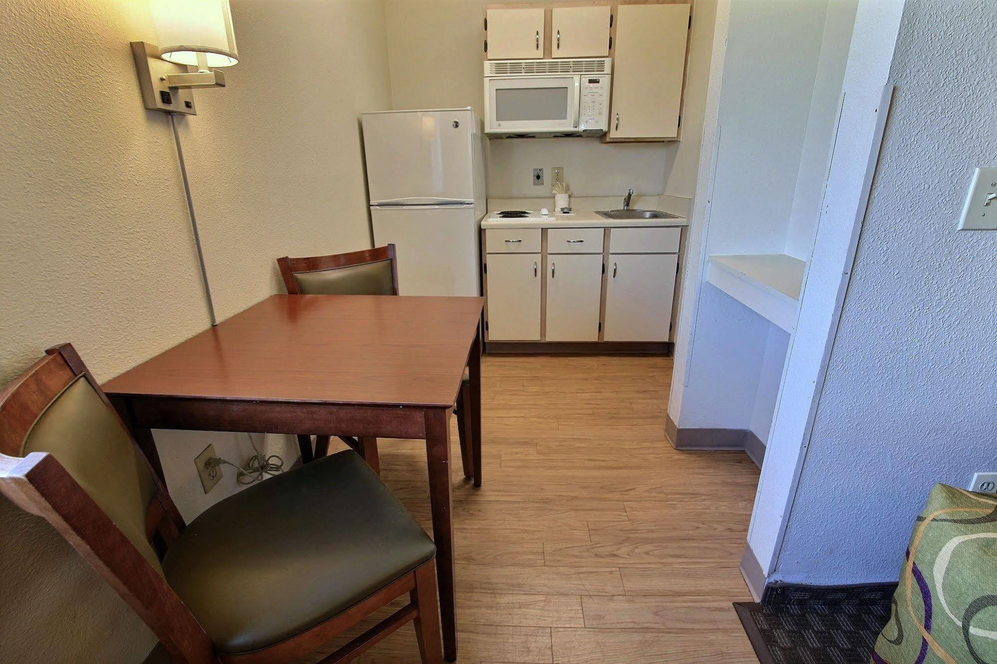 Intown Suites Extended Stay Chesapeake Va - I-64 Crossways Blvd ภายนอก รูปภาพ